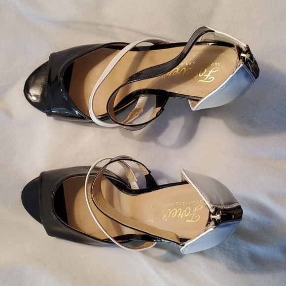 FOREVER by PAULA ABDUL, White and Black Heels size 10 - Picture 12 of 12